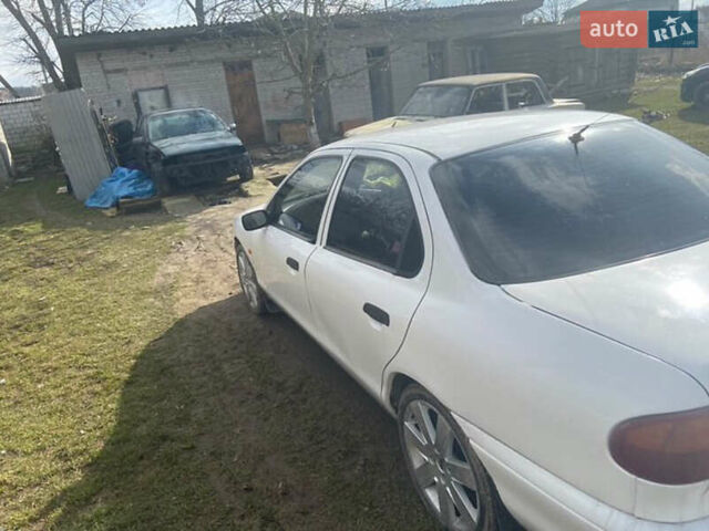 Белый Форд Мондео, объемом двигателя 1.8 л и пробегом 333 тыс. км за 1600 $, фото 1 на Automoto.ua