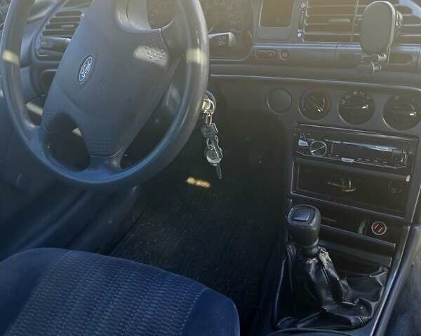 Белый Форд Мондео, объемом двигателя 1.6 л и пробегом 255 тыс. км за 1350 $, фото 7 на Automoto.ua