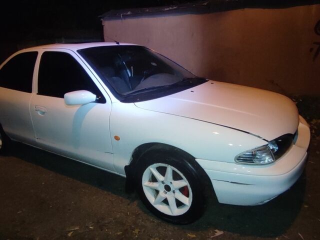 Белый Форд Мондео, объемом двигателя 0 л и пробегом 250 тыс. км за 1192 $, фото 2 на Automoto.ua