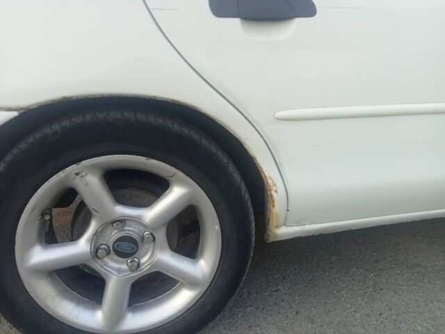 Белый Форд Мондео, объемом двигателя 2 л и пробегом 378 тыс. км за 1700 $, фото 4 на Automoto.ua