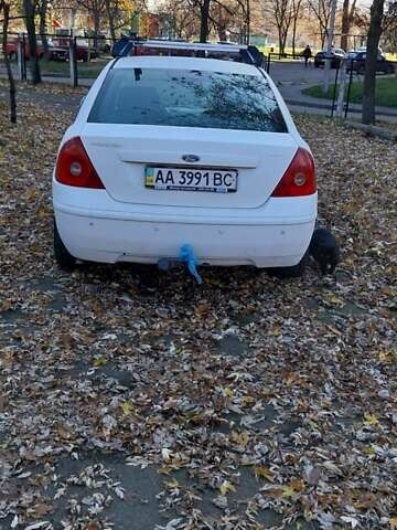 Белый Форд Мондео, объемом двигателя 1.8 л и пробегом 170 тыс. км за 3556 $, фото 1 на Automoto.ua