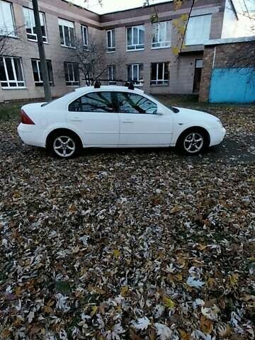 Белый Форд Мондео, объемом двигателя 1.8 л и пробегом 170 тыс. км за 3556 $, фото 3 на Automoto.ua