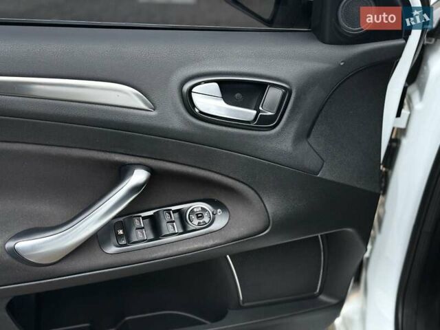 Белый Форд Мондео, объемом двигателя 1.8 л и пробегом 385 тыс. км за 5600 $, фото 10 на Automoto.ua