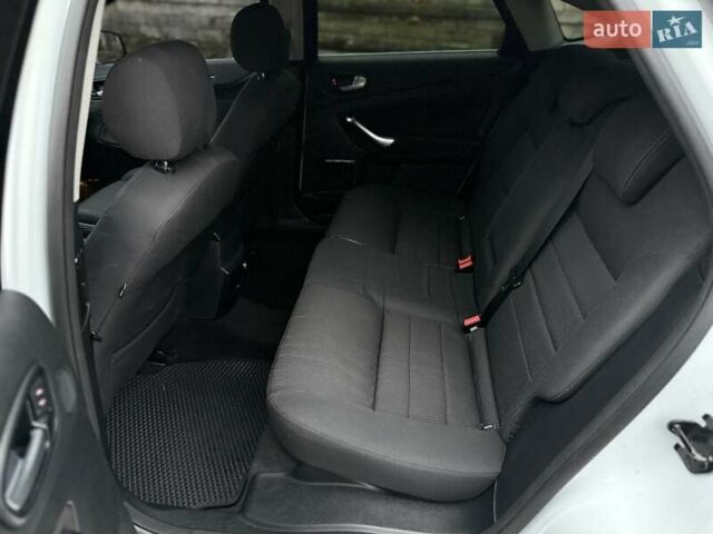 Белый Форд Мондео, объемом двигателя 1.8 л и пробегом 385 тыс. км за 5600 $, фото 12 на Automoto.ua