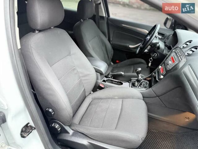 Белый Форд Мондео, объемом двигателя 1.8 л и пробегом 385 тыс. км за 5600 $, фото 13 на Automoto.ua