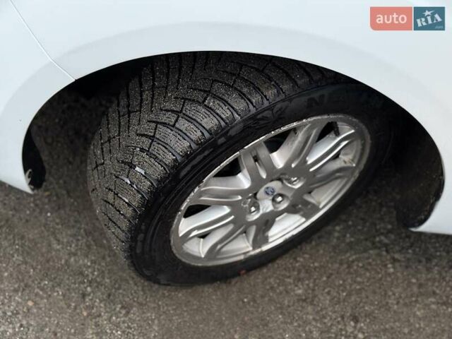 Белый Форд Мондео, объемом двигателя 1.8 л и пробегом 385 тыс. км за 5600 $, фото 18 на Automoto.ua