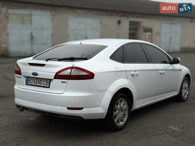 Белый Форд Мондео, объемом двигателя 1.8 л и пробегом 385 тыс. км за 5600 $, фото 4 на Automoto.ua