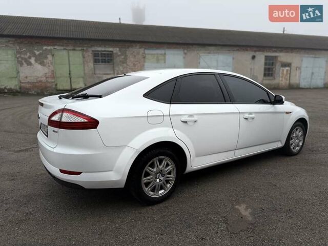 Белый Форд Мондео, объемом двигателя 1.8 л и пробегом 385 тыс. км за 5600 $, фото 21 на Automoto.ua