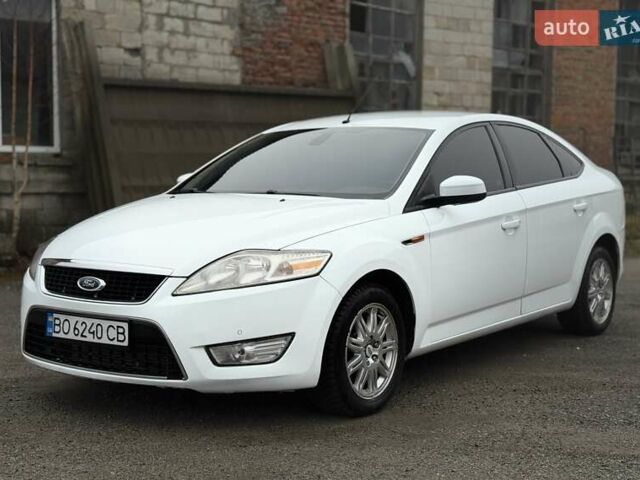 Белый Форд Мондео, объемом двигателя 1.8 л и пробегом 385 тыс. км за 5600 $, фото 2 на Automoto.ua