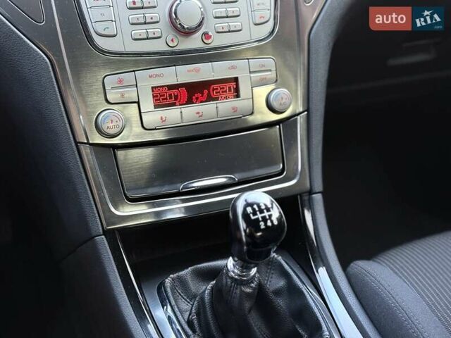 Белый Форд Мондео, объемом двигателя 1.8 л и пробегом 385 тыс. км за 5600 $, фото 15 на Automoto.ua