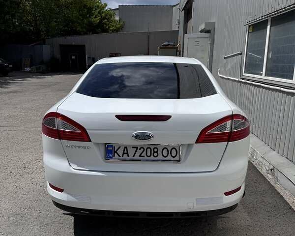 Белый Форд Мондео, объемом двигателя 2.26 л и пробегом 190 тыс. км за 7200 $, фото 1 на Automoto.ua