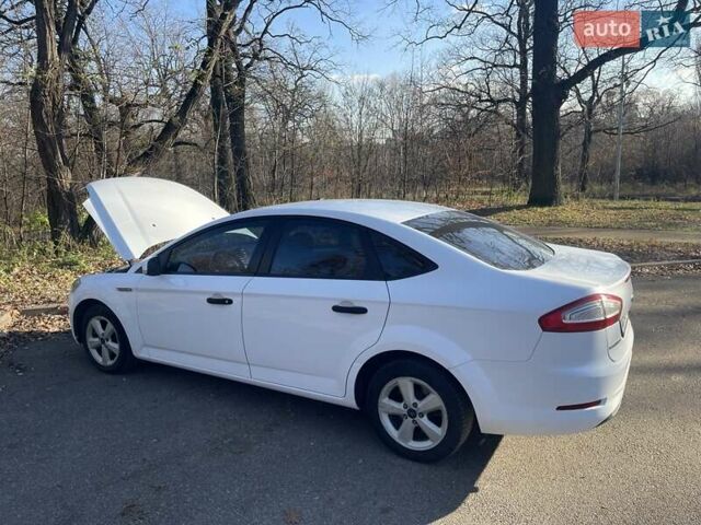 Белый Форд Мондео, объемом двигателя 1.6 л и пробегом 278 тыс. км за 6700 $, фото 8 на Automoto.ua