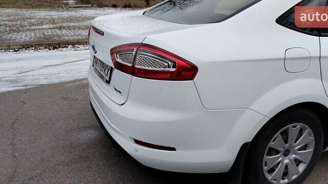 Білий Форд Мондео, об'ємом двигуна 1.6 л та пробігом 177 тис. км за 7000 $, фото 24 на Automoto.ua