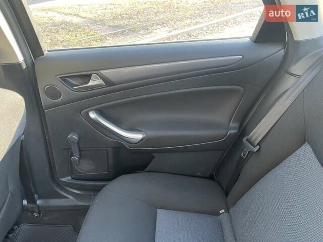 Белый Форд Мондео, объемом двигателя 1.6 л и пробегом 278 тыс. км за 6700 $, фото 3 на Automoto.ua