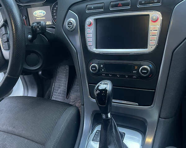 Белый Форд Мондео, объемом двигателя 2 л и пробегом 270 тыс. км за 8200 $, фото 7 на Automoto.ua