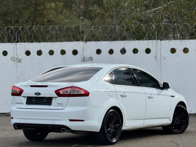 Белый Форд Мондео, объемом двигателя 2 л и пробегом 179 тыс. км за 8450 $, фото 2 на Automoto.ua