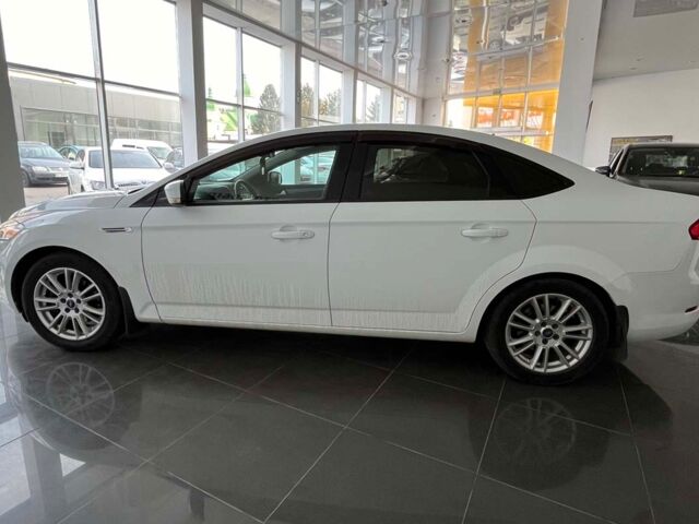 Белый Форд Мондео, объемом двигателя 2 л и пробегом 135 тыс. км за 8800 $, фото 3 на Automoto.ua