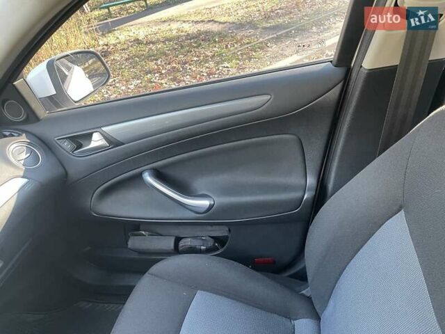 Белый Форд Мондео, объемом двигателя 1.6 л и пробегом 278 тыс. км за 6700 $, фото 5 на Automoto.ua