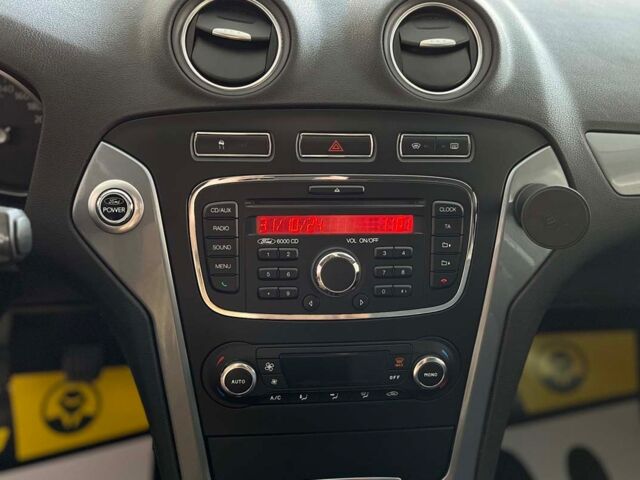 Белый Форд Мондео, объемом двигателя 2 л и пробегом 135 тыс. км за 8800 $, фото 16 на Automoto.ua