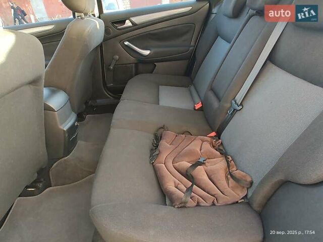 Білий Форд Мондео, об'ємом двигуна 1.6 л та пробігом 172 тис. км за 7000 $, фото 34 на Automoto.ua