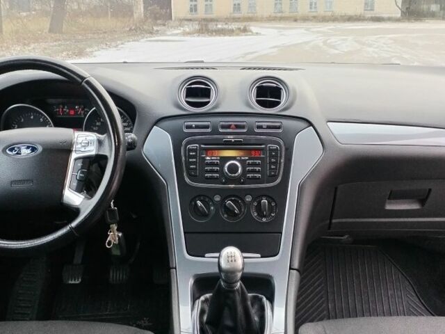 Білий Форд Мондео, об'ємом двигуна 1.6 л та пробігом 177 тис. км за 7000 $, фото 13 на Automoto.ua