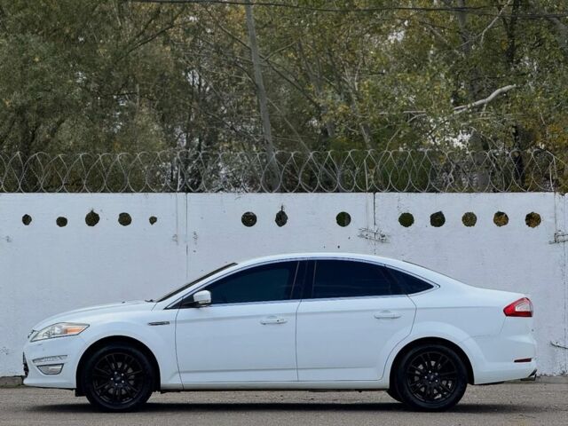 Белый Форд Мондео, объемом двигателя 2 л и пробегом 179 тыс. км за 8450 $, фото 4 на Automoto.ua