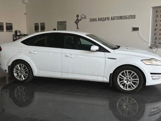 Белый Форд Мондео, объемом двигателя 2 л и пробегом 135 тыс. км за 8800 $, фото 7 на Automoto.ua