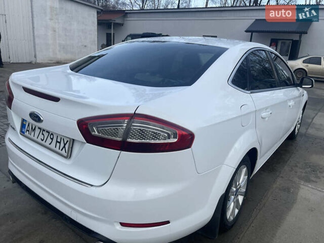 Белый Форд Мондео, объемом двигателя 2 л и пробегом 270 тыс. км за 8200 $, фото 4 на Automoto.ua