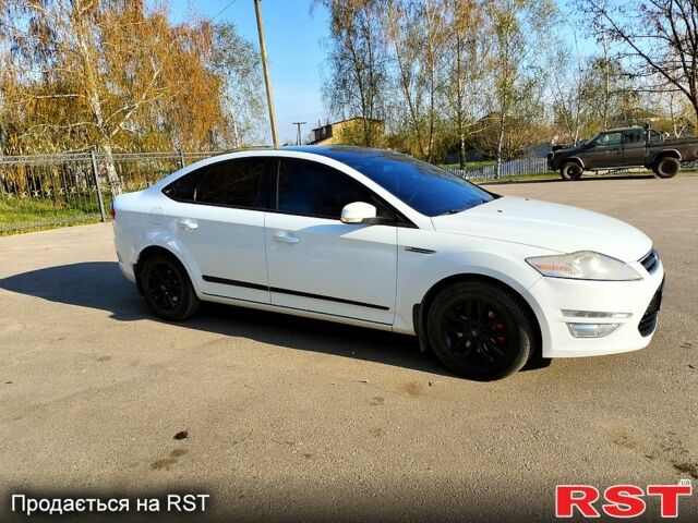 Белый Форд Мондео, объемом двигателя 1.6 л и пробегом 219 тыс. км за 7800 $, фото 1 на Automoto.ua