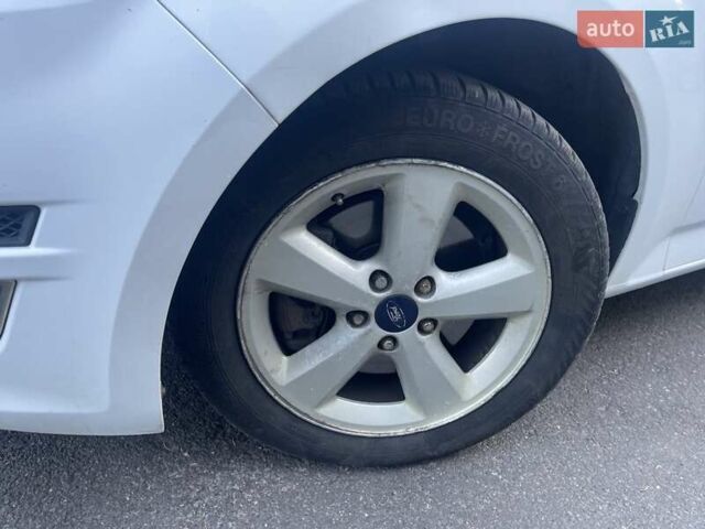 Белый Форд Мондео, объемом двигателя 1.6 л и пробегом 278 тыс. км за 6700 $, фото 7 на Automoto.ua