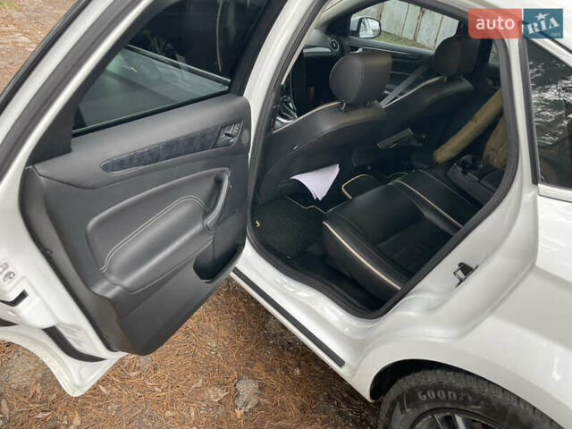 Білий Форд Мондео, об'ємом двигуна 2 л та пробігом 179 тис. км за 8600 $, фото 6 на Automoto.ua