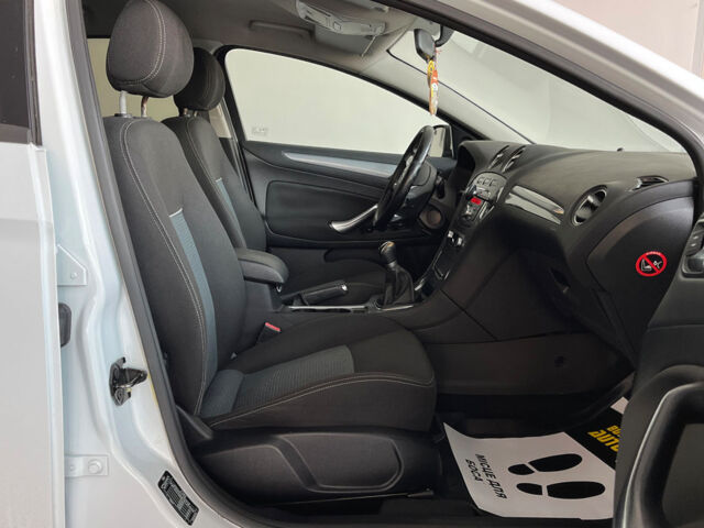 Белый Форд Мондео, объемом двигателя 2 л и пробегом 135 тыс. км за 8800 $, фото 8 на Automoto.ua