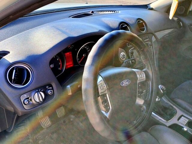 Белый Форд Мондео, объемом двигателя 1.6 л и пробегом 219 тыс. км за 7800 $, фото 7 на Automoto.ua