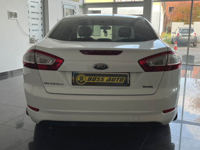Белый Форд Мондео, объемом двигателя 2 л и пробегом 135 тыс. км за 8800 $, фото 5 на Automoto.ua