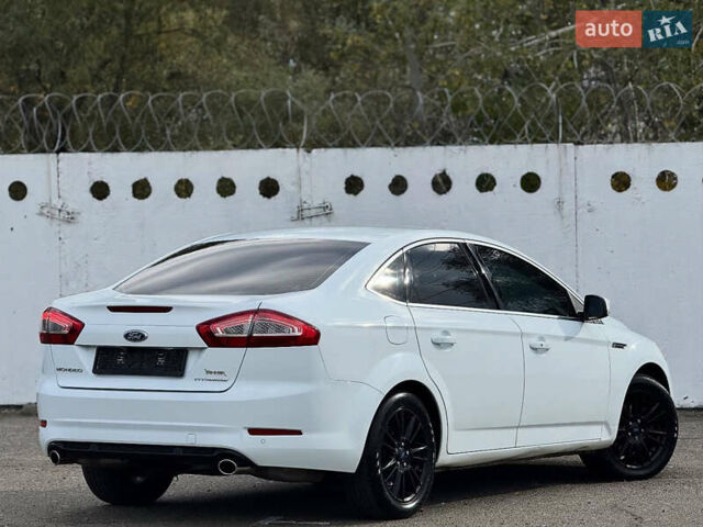 Білий Форд Мондео, об'ємом двигуна 2 л та пробігом 152 тис. км за 7850 $, фото 4 на Automoto.ua