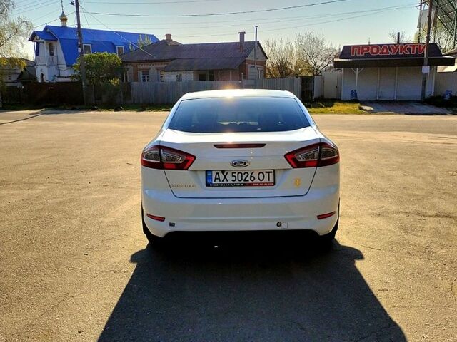 Белый Форд Мондео, объемом двигателя 1.6 л и пробегом 219 тыс. км за 7800 $, фото 3 на Automoto.ua