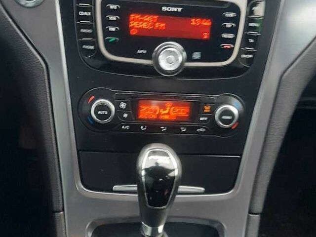 Белый Форд Мондео, объемом двигателя 2 л и пробегом 160 тыс. км за 6400 $, фото 5 на Automoto.ua