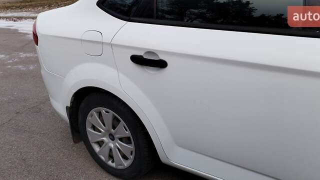 Білий Форд Мондео, об'ємом двигуна 1.6 л та пробігом 177 тис. км за 7000 $, фото 22 на Automoto.ua