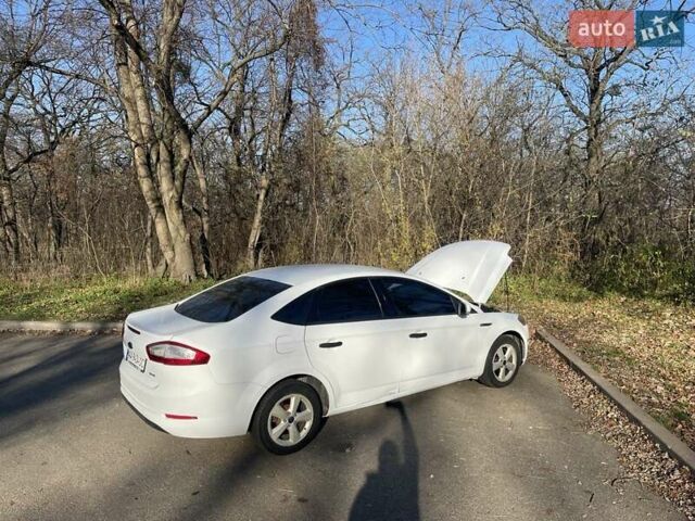 Белый Форд Мондео, объемом двигателя 1.6 л и пробегом 278 тыс. км за 6700 $, фото 10 на Automoto.ua