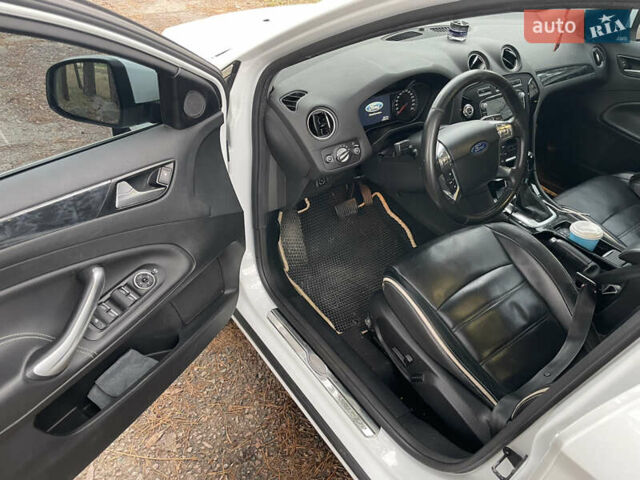Білий Форд Мондео, об'ємом двигуна 2 л та пробігом 179 тис. км за 8600 $, фото 7 на Automoto.ua