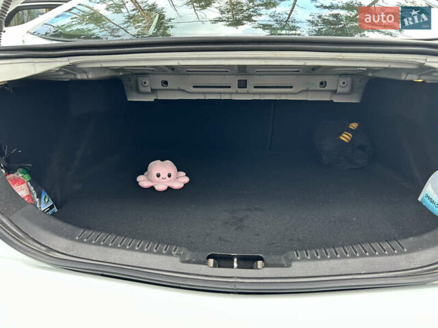 Білий Форд Мондео, об'ємом двигуна 1.6 л та пробігом 79 тис. км за 11000 $, фото 21 на Automoto.ua