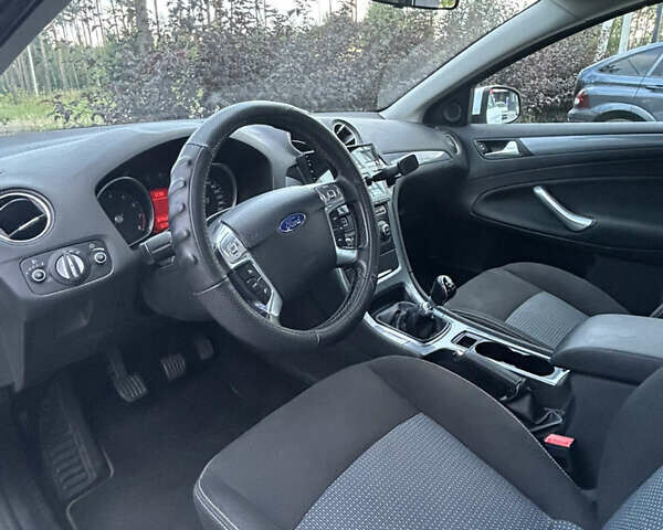 Білий Форд Мондео, об'ємом двигуна 1.6 л та пробігом 79 тис. км за 11000 $, фото 12 на Automoto.ua