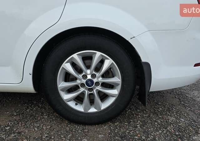 Белый Форд Мондео, объемом двигателя 2 л и пробегом 248 тыс. км за 8000 $, фото 8 на Automoto.ua