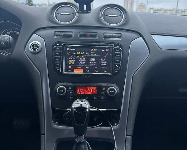 Белый Форд Мондео, объемом двигателя 2 л и пробегом 157 тыс. км за 9000 $, фото 4 на Automoto.ua