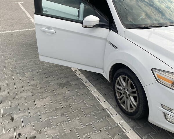 Білий Форд Мондео, об'ємом двигуна 1.6 л та пробігом 190 тис. км за 7100 $, фото 6 на Automoto.ua