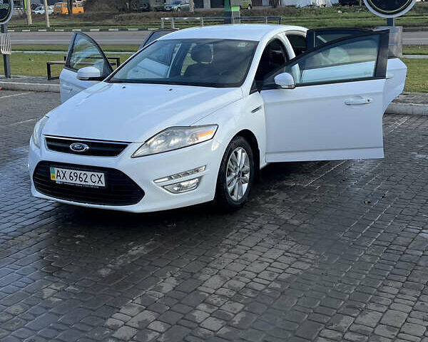 Белый Форд Мондео, объемом двигателя 1.6 л и пробегом 180 тыс. км за 8900 $, фото 4 на Automoto.ua