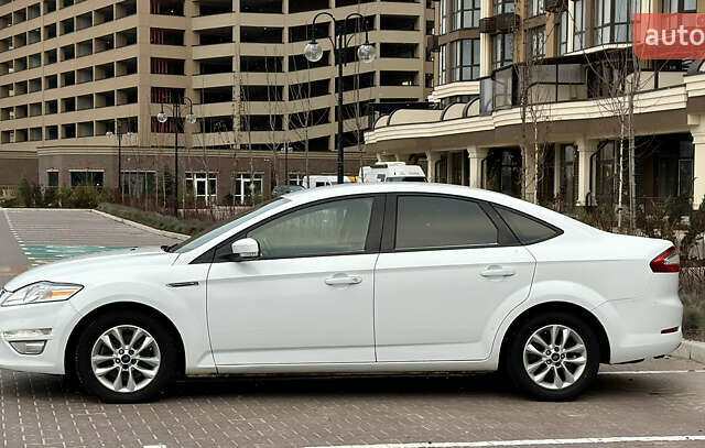 Белый Форд Мондео, объемом двигателя 1.6 л и пробегом 75 тыс. км за 8490 $, фото 7 на Automoto.ua