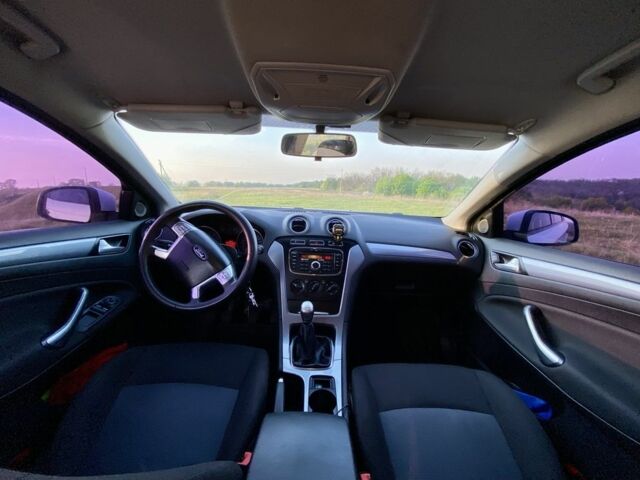 Белый Форд Мондео, объемом двигателя 1.6 л и пробегом 214 тыс. км за 6100 $, фото 7 на Automoto.ua