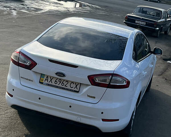 Белый Форд Мондео, объемом двигателя 1.6 л и пробегом 180 тыс. км за 8900 $, фото 11 на Automoto.ua