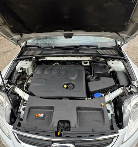 Белый Форд Мондео, объемом двигателя 2 л и пробегом 141 тыс. км за 10000 $, фото 10 на Automoto.ua